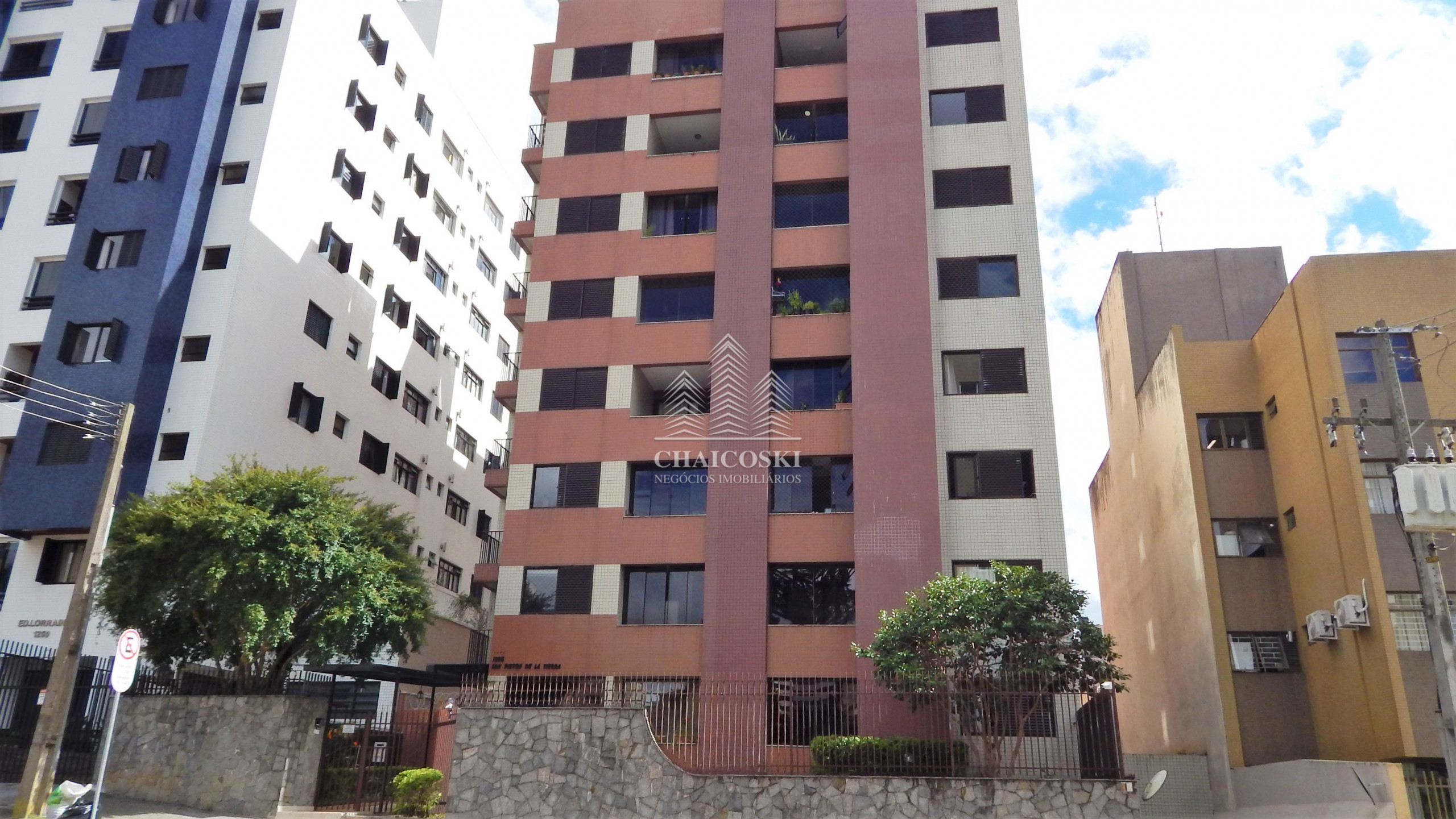 APARTAMENTO 2 QUARTOS SUITE E 2 VAGAS NO CHAMPAGNAT 91 26M2