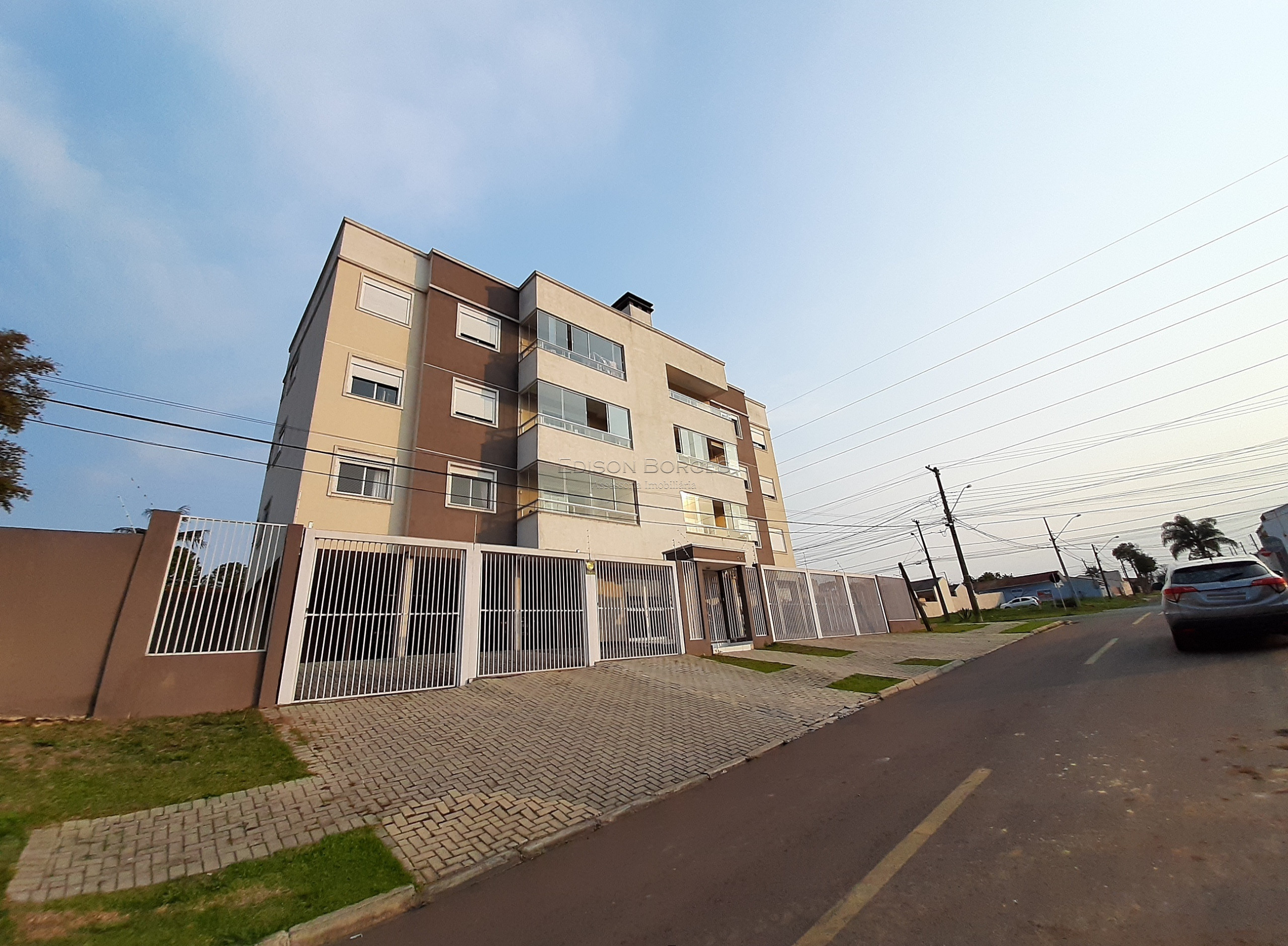 Apartamento em SÃO JOSÉ DOS PINHAIS - PR, no bairro São Pedro