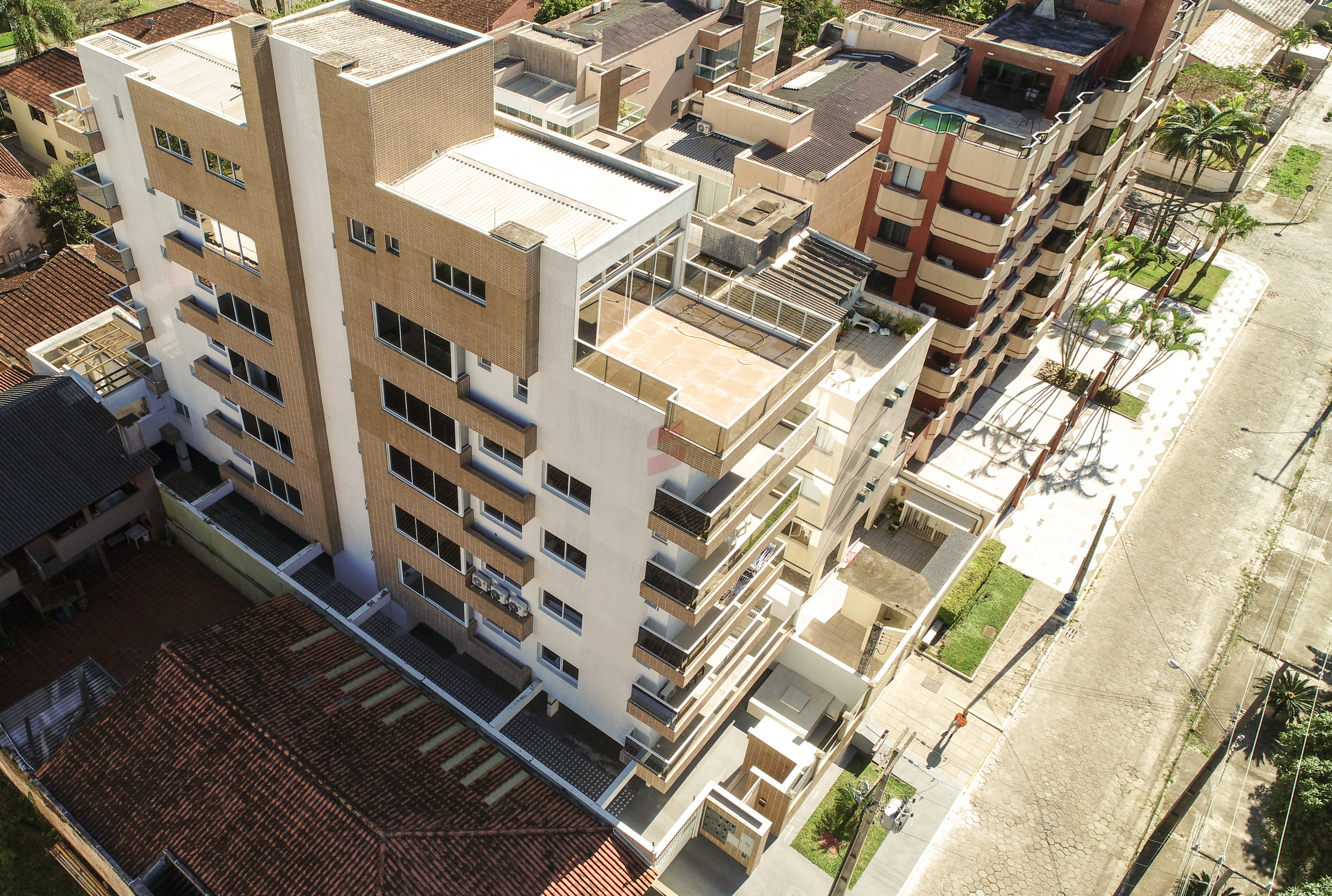 APARTAMENTO com 3 dormitórios à venda com 175m² por R$ 1.590.000,00 no bairro Caiobá - MATINHOS / PR