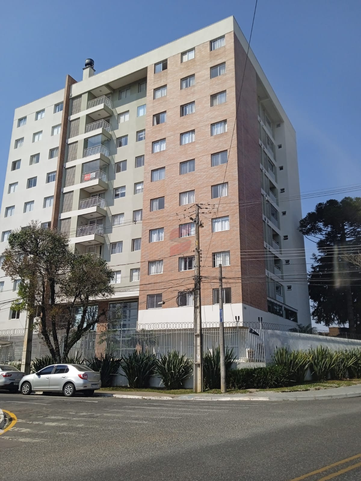 APARTAMENTO com 3 dormitórios para alugar por R$ 4.500,00 no bairro Centro - PINHAIS / PR